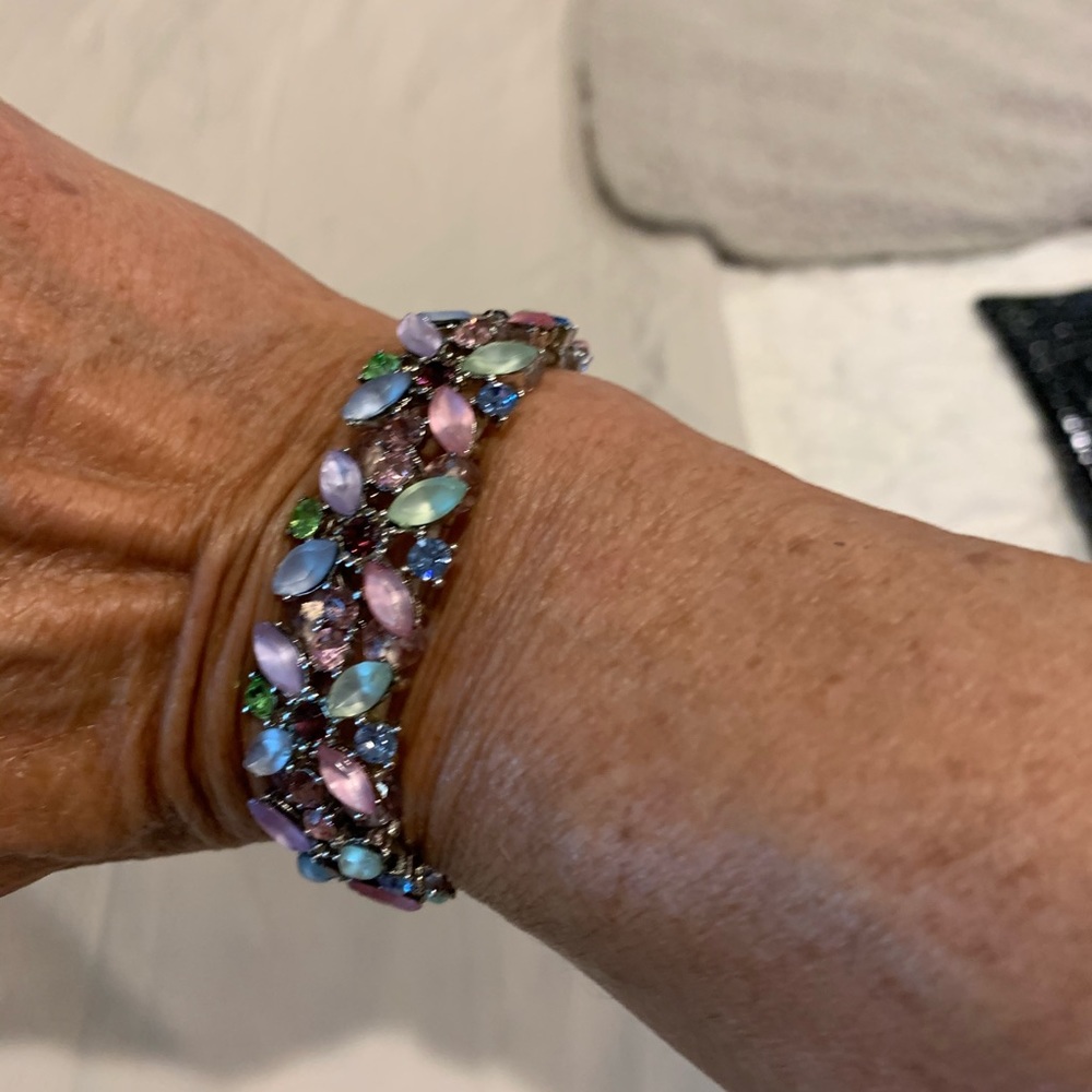 Floral crystal stretch bracelet